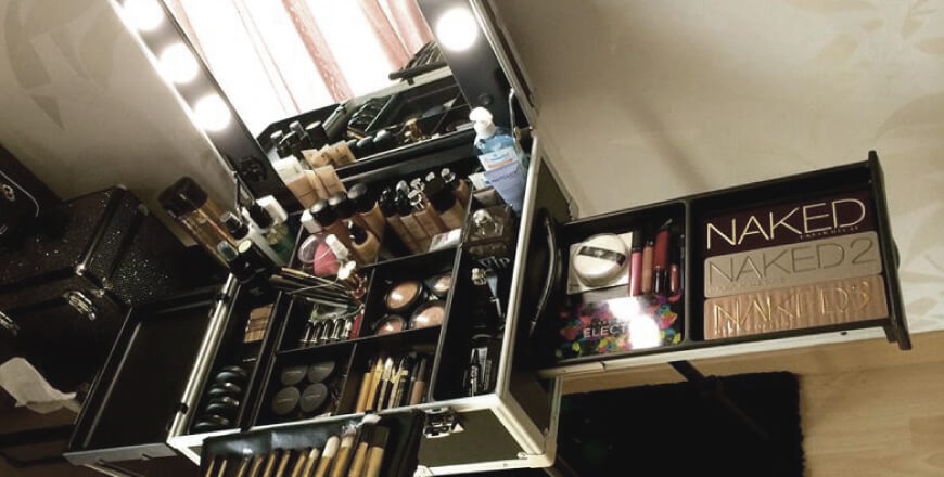 Postes de travail pour les professionnels de la beauté