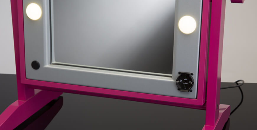 Miroir à table avec lumières mod. LTV e cadre en bois laqué Miroir à table avec lumières mod. LTV e cadre en bois laqué